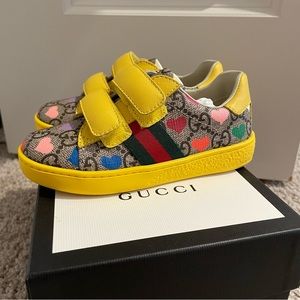 Multicolor heart sneakers